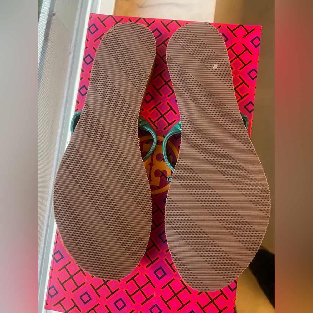 New Tory Burch Turquoise Leighanne Flat Thong Patent Women Sandals, Size…9 - Picture 7 of 7